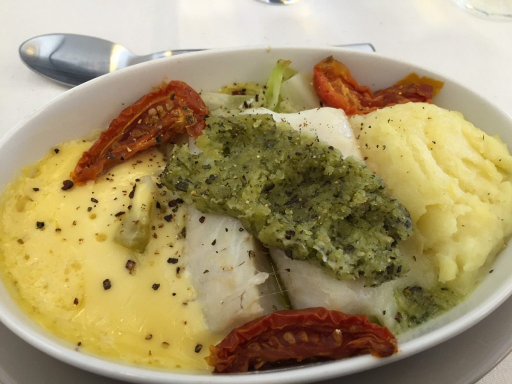 Torsk til hovedret er ofte noget som er lidt smagløst på fly. Men denne gang blev mine fordomme gjort til skamme. En af de bedste fiskeretter jeg har fået på et fly.