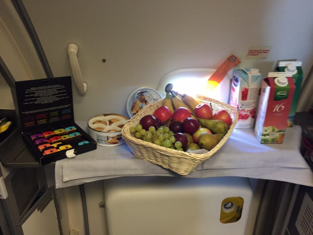 Snackbaren i forreste galley mellem måltiderne.