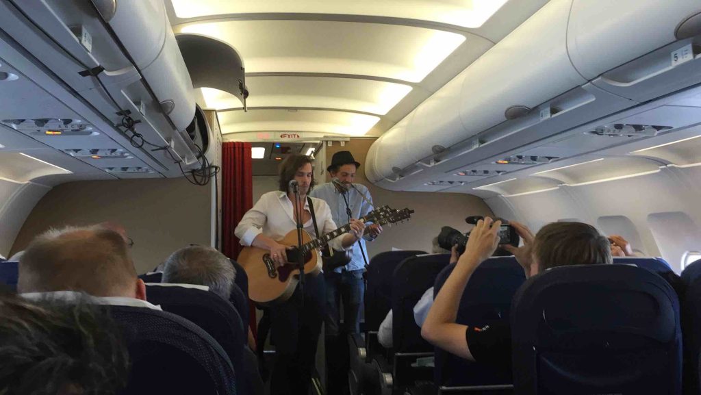 Kristian Leth gav koncert ombord på SK681 fra København til Rom d. 14. september 2016