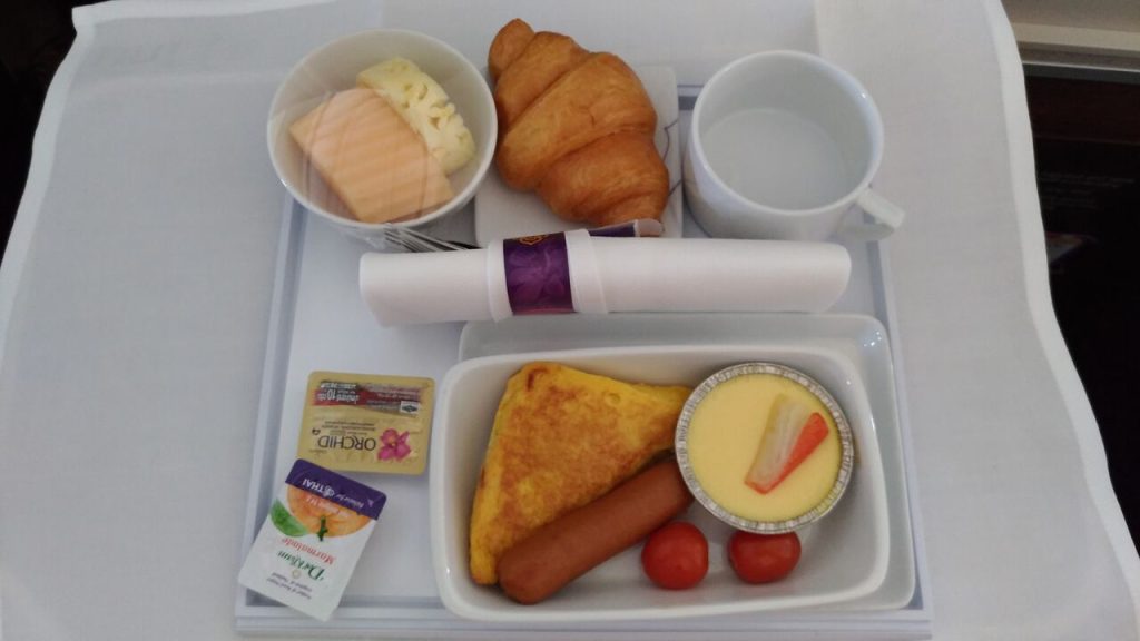 Morgenmad serveret på Business Class mellem Bangkok og Chiang Mai. Foto: Jens Fisker