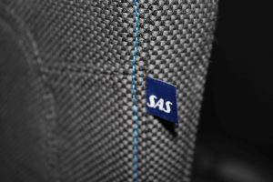 En lille detalje. SAS logo på hvert sæde. Foto: Flemming Poulsen