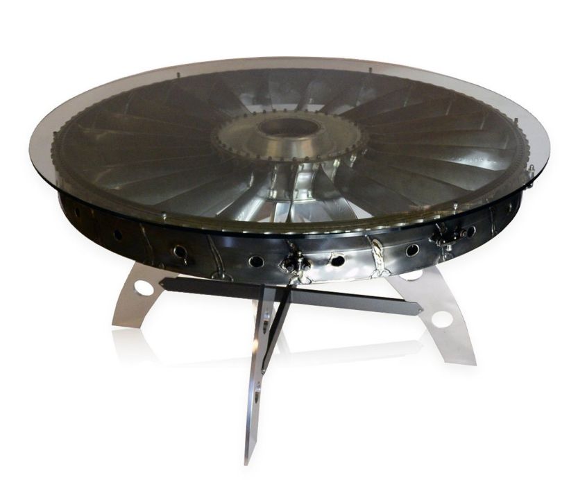 Bord lavet af dele fra en DC8 motor. Pris: 12.500 dollars.