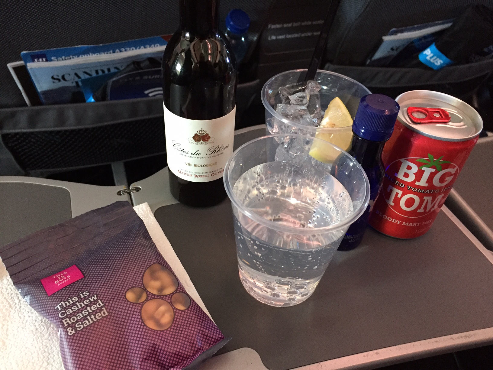 Besværligt at skulle bestille drikkevarer til maden sammen med pre-dinner drinken.