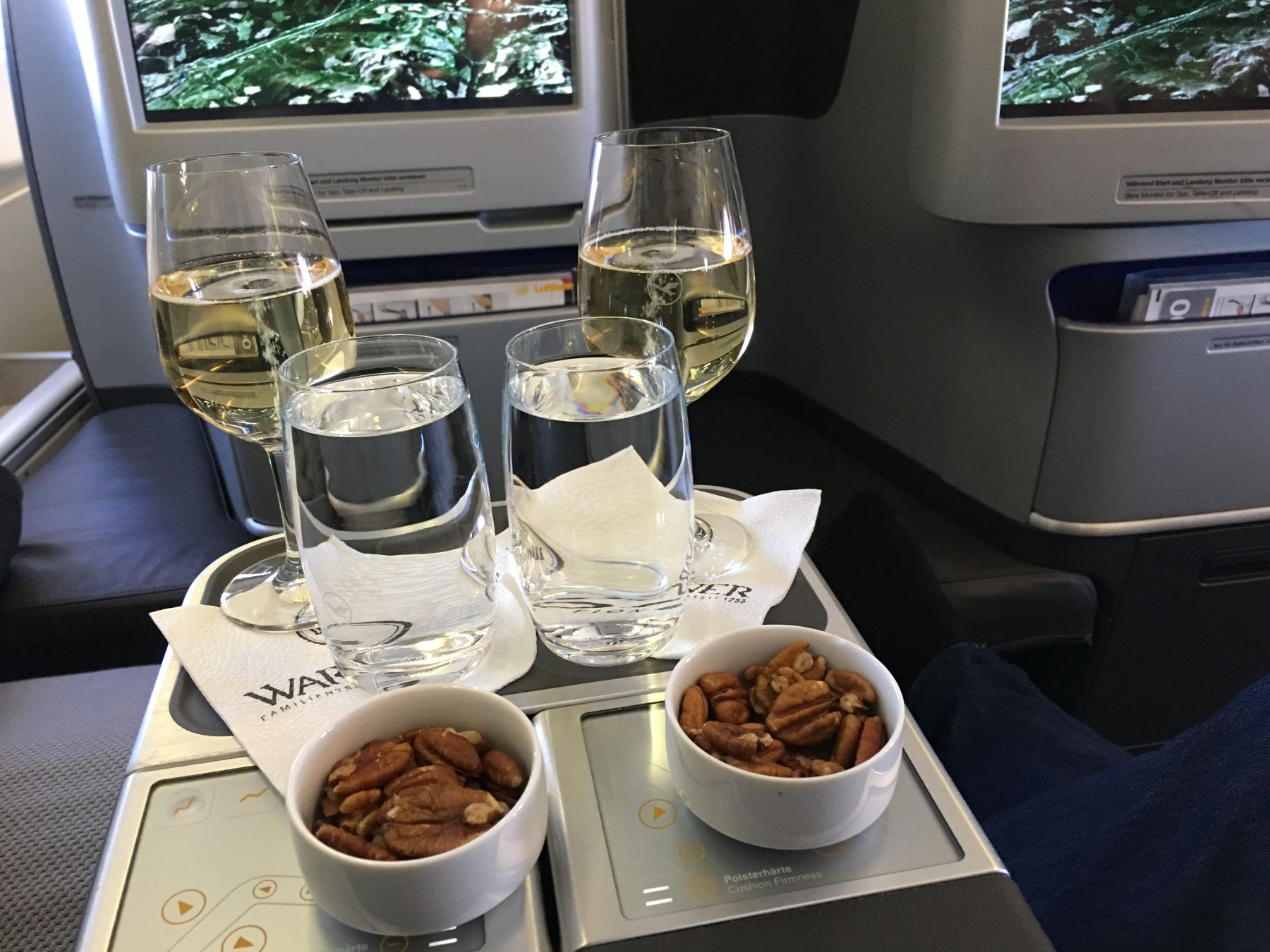 Champagne og nøtter LH 491.