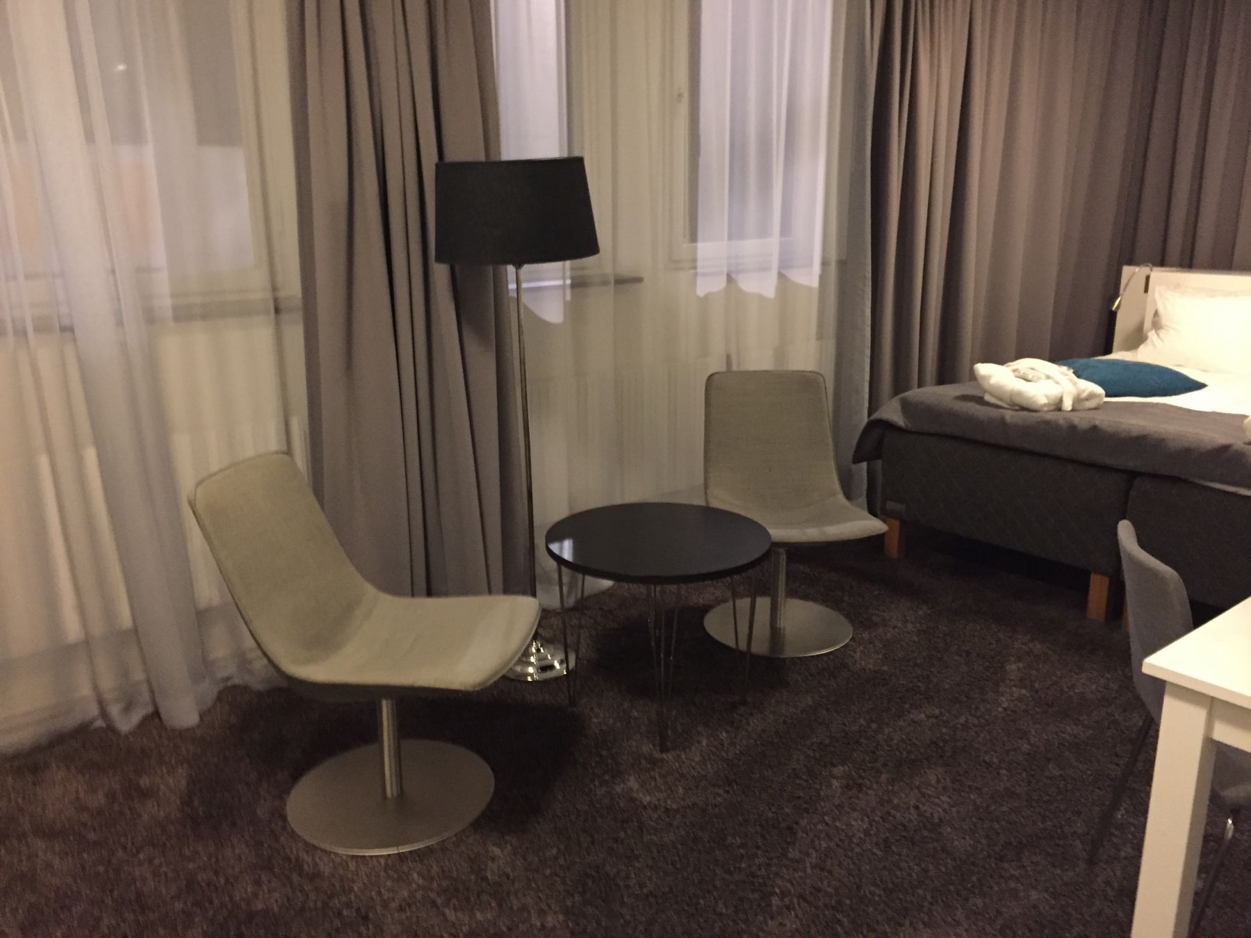 Sittegruppen på rommet.