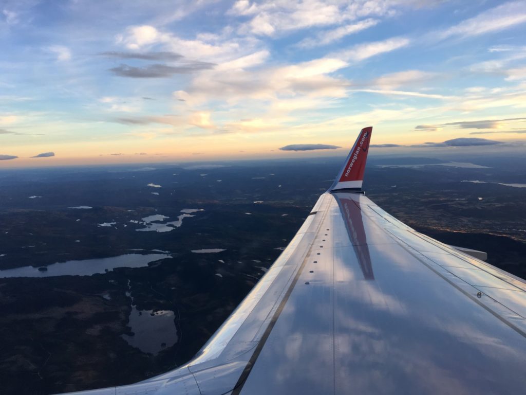 Innflyvning til Gardermoen sett fra sete 14 F om bord LN-NHB.