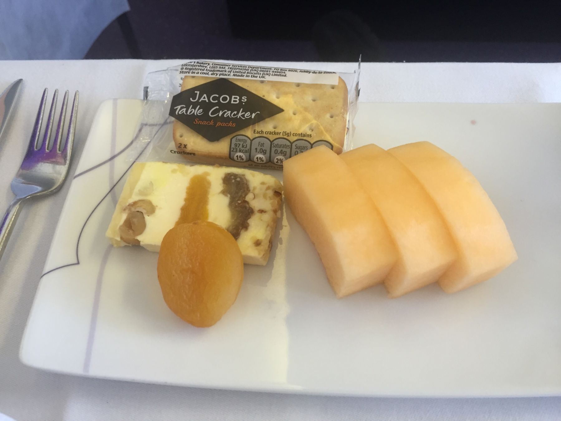Ost og frukt på tallerkenen